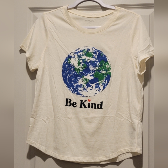 Old Navy Tops - Old Navy graphic t-shirt